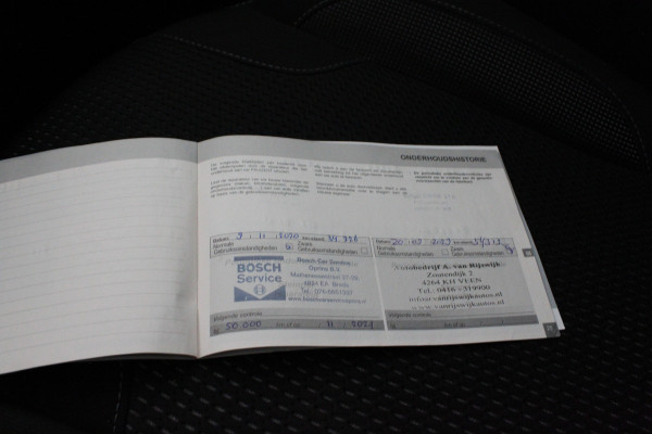 Peugeot 208 1.2 PureTech Blue Lease Executive > Cruise control/Navigatie/Parkeersensor a...