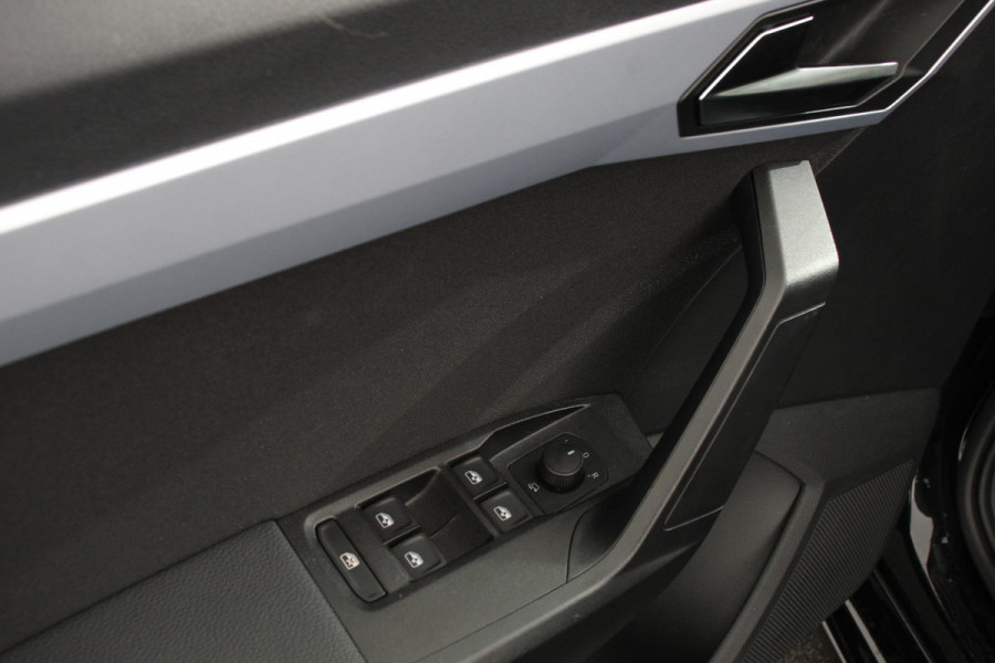 Seat Ibiza 1.0 FR DEMO! Navigatie Apple Carplay/Android Auto Climate Control Cruise Control Stoelverwarming Seat Ibiza 1.0 FR DEMO! Navigatie Apple Carplay/Android Auto Climate Control Cruise Control Stoelverwarming