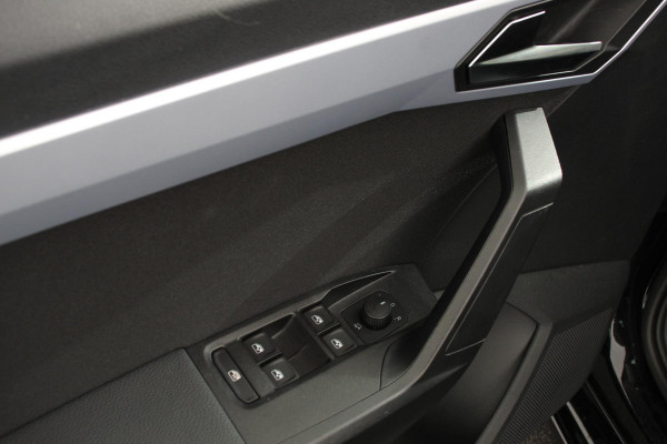 Seat Ibiza 1.0 FR DEMO! Navigatie Apple Carplay/Android Auto Climate Control Cruise Control Stoelverwarming Seat Ibiza 1.0 FR DEMO! Navigatie Apple Carplay/Android Auto Climate Control Cruise Control Stoelverwarming