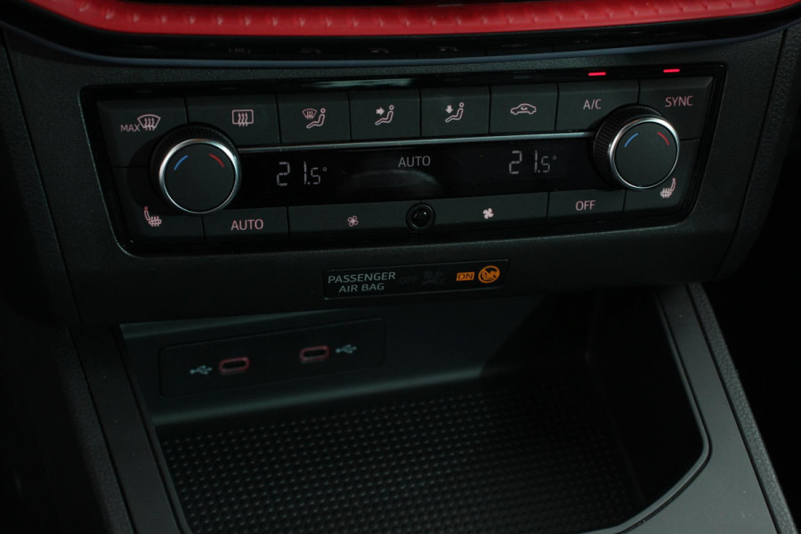 Seat Ibiza 1.0 FR DEMO! Navigatie Apple Carplay/Android Auto Climate Control Cruise Control Stoelverwarming Seat Ibiza 1.0 FR DEMO! Navigatie Apple Carplay/Android Auto Climate Control Cruise Control Stoelverwarming