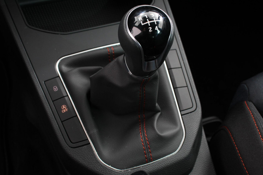 Seat Ibiza 1.0 FR DEMO! Navigatie Apple Carplay/Android Auto Climate Control Cruise Control Stoelverwarming Seat Ibiza 1.0 FR DEMO! Navigatie Apple Carplay/Android Auto Climate Control Cruise Control Stoelverwarming