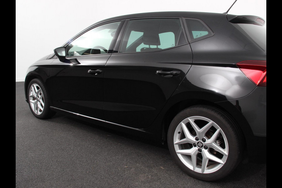 Seat Ibiza 1.0 FR DEMO! Navigatie Apple Carplay/Android Auto Climate Control Cruise Control Stoelverwarming Seat Ibiza 1.0 FR DEMO! Navigatie Apple Carplay/Android Auto Climate Control Cruise Control Stoelverwarming