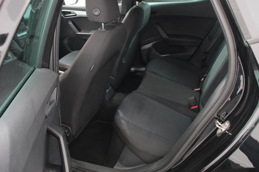 Seat Ibiza 1.0 FR DEMO! Navigatie Apple Carplay/Android Auto Climate Control Cruise Control Stoelverwarming Seat Ibiza 1.0 FR DEMO! Navigatie Apple Carplay/Android Auto Climate Control Cruise Control Stoelverwarming