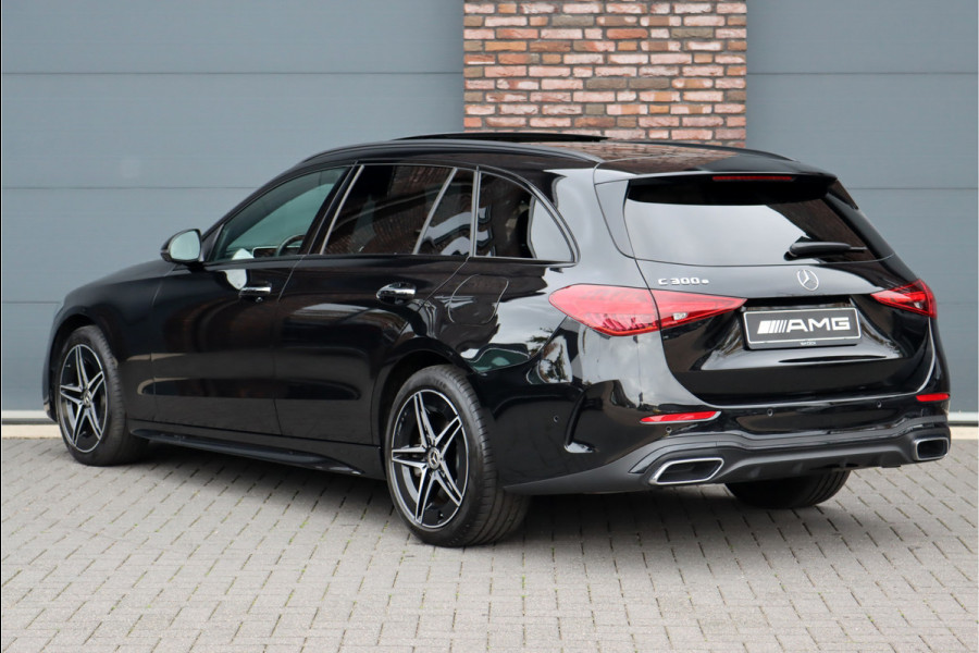 Mercedes-Benz C-Klasse Estate 300 e AMG Line | Panoramadak | Distronic | Trekhaak | Memory | Sfeerverlichting Premium | Stoelverwarming | Nightpakket | Camera | Dodehoekassistent |