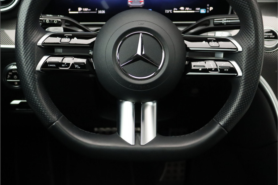 Mercedes-Benz C-Klasse Estate 300 e AMG Line | Panoramadak | Distronic | Trekhaak | Memory | Sfeerverlichting Premium | Stoelverwarming | Nightpakket | Camera | Dodehoekassistent |