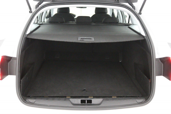 Peugeot 308 SW 1.2 *110PK*ECC*NAVI*CAM*HAAK*CRUISE*CARPLAY*