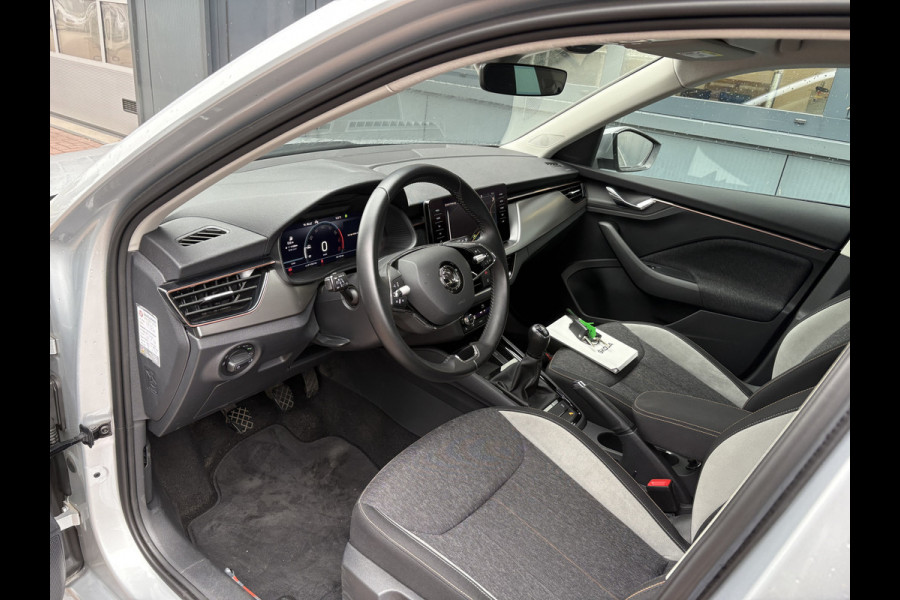 Škoda Kamiq 1.0 TSi 110pk Business Edition LED/VIRTUAL/NAVI/CARPLAY/DAB/PDC/STOELVERWARMING Škoda Kamiq 1.0 TSi 110pk Business Edition LED/VIRTUAL/NAVI/CARPLAY/DAB/PDC/STOELVERWARMING