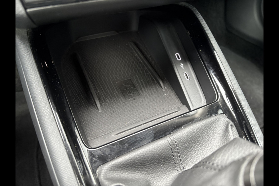 Škoda Kamiq 1.0 TSi 110pk Business Edition LED/VIRTUAL/NAVI/CARPLAY/DAB/PDC/STOELVERWARMING Škoda Kamiq 1.0 TSi 110pk Business Edition LED/VIRTUAL/NAVI/CARPLAY/DAB/PDC/STOELVERWARMING