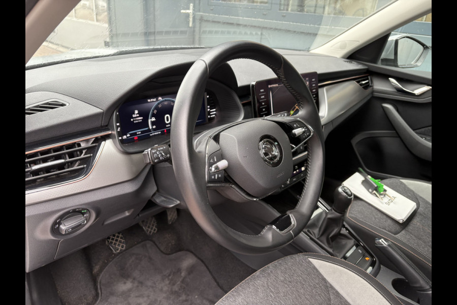 Škoda Kamiq 1.0 TSi 110pk Business Edition LED/VIRTUAL/NAVI/CARPLAY/DAB/PDC/STOELVERWARMING Škoda Kamiq 1.0 TSi 110pk Business Edition LED/VIRTUAL/NAVI/CARPLAY/DAB/PDC/STOELVERWARMING