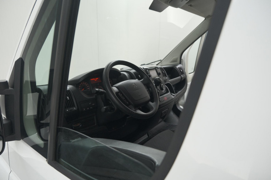 Peugeot Boxer 330 2.2 BlueHDi 140 L2H2 Premium | Navigatie | Houtenvloer In Laadruimte | Airco