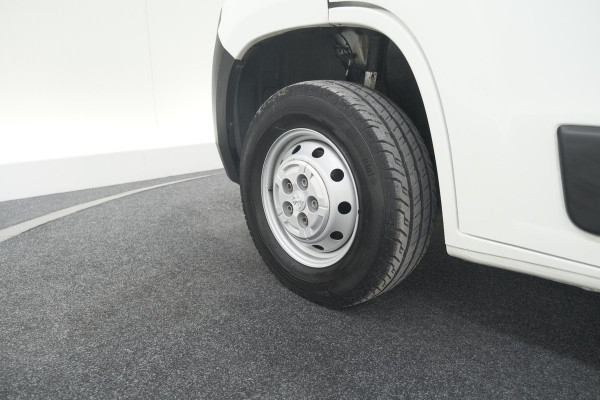 Peugeot Boxer 330 2.2 BlueHDi 140 L2H2 Premium | Navigatie | Houtenvloer In Laadruimte | Airco