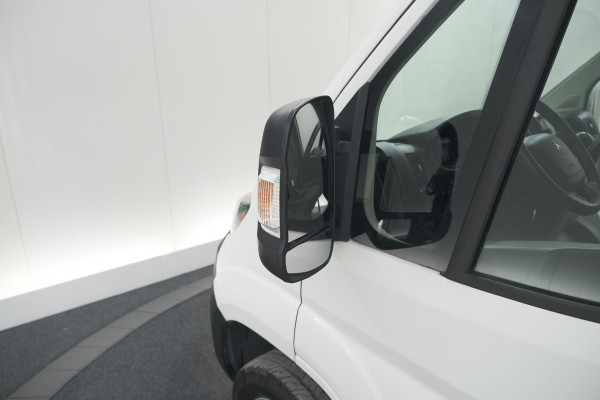 Peugeot Boxer 330 2.2 BlueHDi 140 L2H2 Premium | Navigatie | Houtenvloer In Laadruimte | Airco