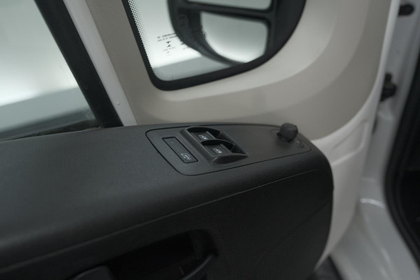 Peugeot Boxer 330 2.2 BlueHDi 140 L2H2 Premium | Navigatie | Houtenvloer In Laadruimte | Airco