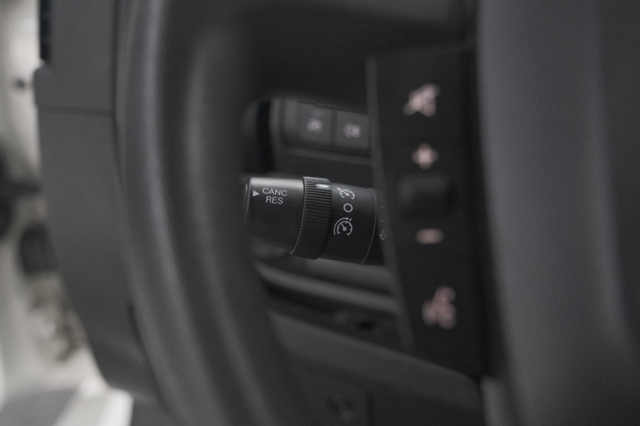 Peugeot Boxer 330 2.2 BlueHDi 140 L2H2 Premium | Navigatie | Houtenvloer In Laadruimte | Airco