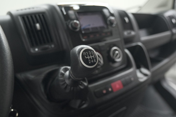 Peugeot Boxer 330 2.2 BlueHDi 140 L2H2 Premium | Navigatie | Houtenvloer In Laadruimte | Airco