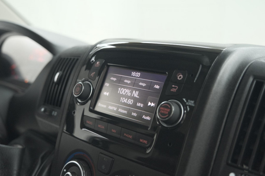 Peugeot Boxer 330 2.2 BlueHDi 140 L2H2 Premium | Navigatie | Houtenvloer In Laadruimte | Airco