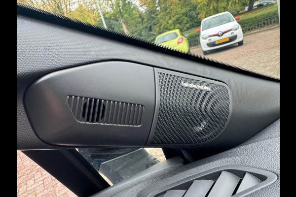 Renault Captur 1.3 mild hybrid 160 esprit Alpine Harman Kardon Sound / Camera / Navi / LM 19'' / Stuurwiel verw. Renault Captur 1.3 mild hybrid 160 esprit Alpine Harman Kardon Sound / Camera / Navi / LM 19'' / Stuurwiel verw.