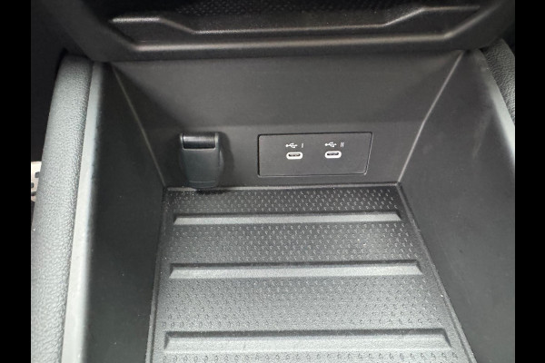 Renault Captur 1.3 mild hybrid 160 esprit Alpine Harman Kardon Sound / Camera / Navi / LM 19'' / Stuurwiel verw. Renault Captur 1.3 mild hybrid 160 esprit Alpine Harman Kardon Sound / Camera / Navi / LM 19'' / Stuurwiel verw.