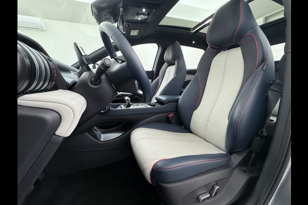 BYD ATTO 3 60kWh Design SOH 98% Panoramadak Leder+Elektr.Verst. Warmtepomp Adaptieve Cruise 360°Camera Apple Carplay Android Auto Elektr.Ac Verkeersbord detectie WiFi DAB Led Rijstrooksensor Keyless Smartphone Entry Fabrieksgarantie tot 20-12-2028/150.000km Garantie op de LFP Accu tot 20-12-2030/200.000km €44.000,- Nieuw!