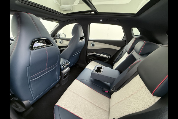 BYD ATTO 3 60kWh Design SOH 98% Panoramadak Leder+Elektr.Verst. Warmtepomp Adaptieve Cruise 360°Camera Apple Carplay Android Auto Elektr.Ac Verkeersbord detectie WiFi DAB Led Rijstrooksensor Keyless Smartphone Entry Fabrieksgarantie tot 20-12-2028/150.000km Garantie op de LFP Accu tot 20-12-2030/200.000km €44.000,- Nieuw!