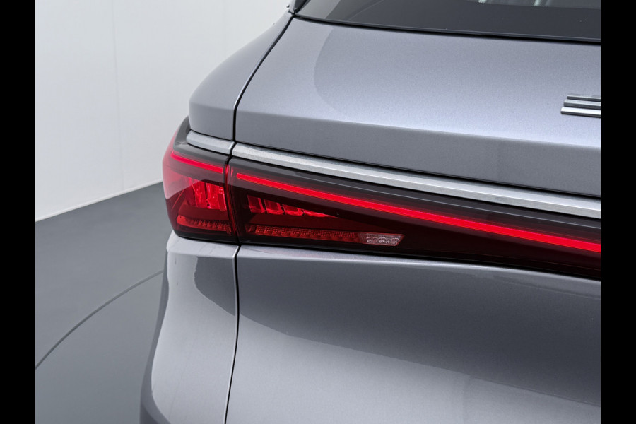 BYD ATTO 3 60kWh Design SOH 98% Panoramadak Leder+Elektr.Verst. Warmtepomp Adaptieve Cruise 360°Camera Apple Carplay Android Auto Elektr.Ac Verkeersbord detectie WiFi DAB Led Rijstrooksensor Keyless Smartphone Entry Fabrieksgarantie tot 20-12-2028/150.000km Garantie op de LFP Accu tot 20-12-2030/200.000km €44.000,- Nieuw!