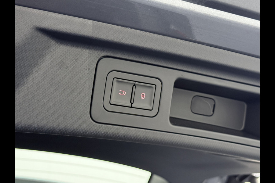 BYD ATTO 3 60kWh Design SOH 98% Panoramadak Leder+Elektr.Verst. Warmtepomp Adaptieve Cruise 360°Camera Apple Carplay Android Auto Elektr.Ac Verkeersbord detectie WiFi DAB Led Rijstrooksensor Keyless Smartphone Entry Fabrieksgarantie tot 20-12-2028/150.000km Garantie op de LFP Accu tot 20-12-2030/200.000km €44.000,- Nieuw!