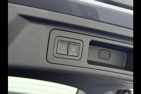 BYD ATTO 3 60kWh Design SOH 98% Panoramadak Leder+Elektr.Verst. Warmtepomp Adaptieve Cruise 360°Camera Apple Carplay Android Auto Elektr.Ac Verkeersbord detectie WiFi DAB Led Rijstrooksensor Keyless Smartphone Entry Fabrieksgarantie tot 20-12-2028/150.000km Garantie op de LFP Accu tot 20-12-2030/200.000km €44.000,- Nieuw!