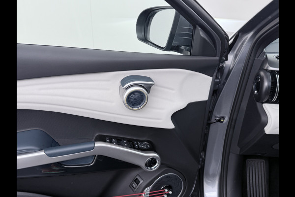 BYD ATTO 3 60kWh Design SOH 98% Panoramadak Leder+Elektr.Verst. Warmtepomp Adaptieve Cruise 360°Camera Apple Carplay Android Auto Elektr.Ac Verkeersbord detectie WiFi DAB Led Rijstrooksensor Keyless Smartphone Entry Fabrieksgarantie tot 20-12-2028/150.000km Garantie op de LFP Accu tot 20-12-2030/200.000km €44.000,- Nieuw!