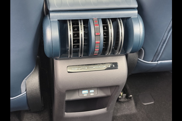 BYD ATTO 3 60kWh Design SOH 98% Panoramadak Leder+Elektr.Verst. Warmtepomp Adaptieve Cruise 360°Camera Apple Carplay Android Auto Elektr.Ac Verkeersbord detectie WiFi DAB Led Rijstrooksensor Keyless Smartphone Entry Fabrieksgarantie tot 20-12-2028/150.000km Garantie op de LFP Accu tot 20-12-2030/200.000km €44.000,- Nieuw!