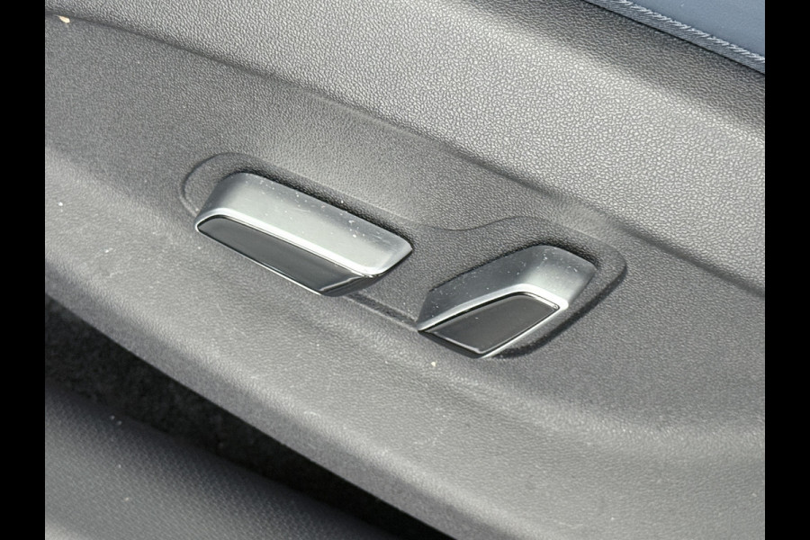BYD ATTO 3 60kWh Design SOH 98% Panoramadak Leder+Elektr.Verst. Warmtepomp Adaptieve Cruise 360°Camera Apple Carplay Android Auto Elektr.Ac Verkeersbord detectie WiFi DAB Led Rijstrooksensor Keyless Smartphone Entry Fabrieksgarantie tot 20-12-2028/150.000km Garantie op de LFP Accu tot 20-12-2030/200.000km €44.000,- Nieuw!