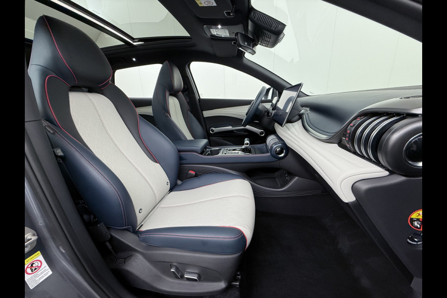 BYD ATTO 3 60kWh Design SOH 98% Panoramadak Leder+Elektr.Verst. Warmtepomp Adaptieve Cruise 360°Camera Apple Carplay Android Auto Elektr.Ac Verkeersbord detectie WiFi DAB Led Rijstrooksensor Keyless Smartphone Entry Fabrieksgarantie tot 20-12-2028/150.000km Garantie op de LFP Accu tot 20-12-2030/200.000km €44.000,- Nieuw!