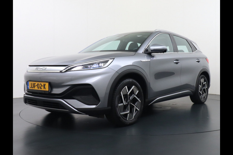 BYD ATTO 3 60kWh Design SOH 98% Panoramadak Leder+Elektr.Verst. Warmtepomp Adaptieve Cruise 360°Camera Apple Carplay Android Auto Elektr.Ac Verkeersbord detectie WiFi DAB Led Rijstrooksensor Keyless Smartphone Entry Fabrieksgarantie tot 20-12-2028/150.000km Garantie op de LFP Accu tot 20-12-2030/200.000km €44.000,- Nieuw!