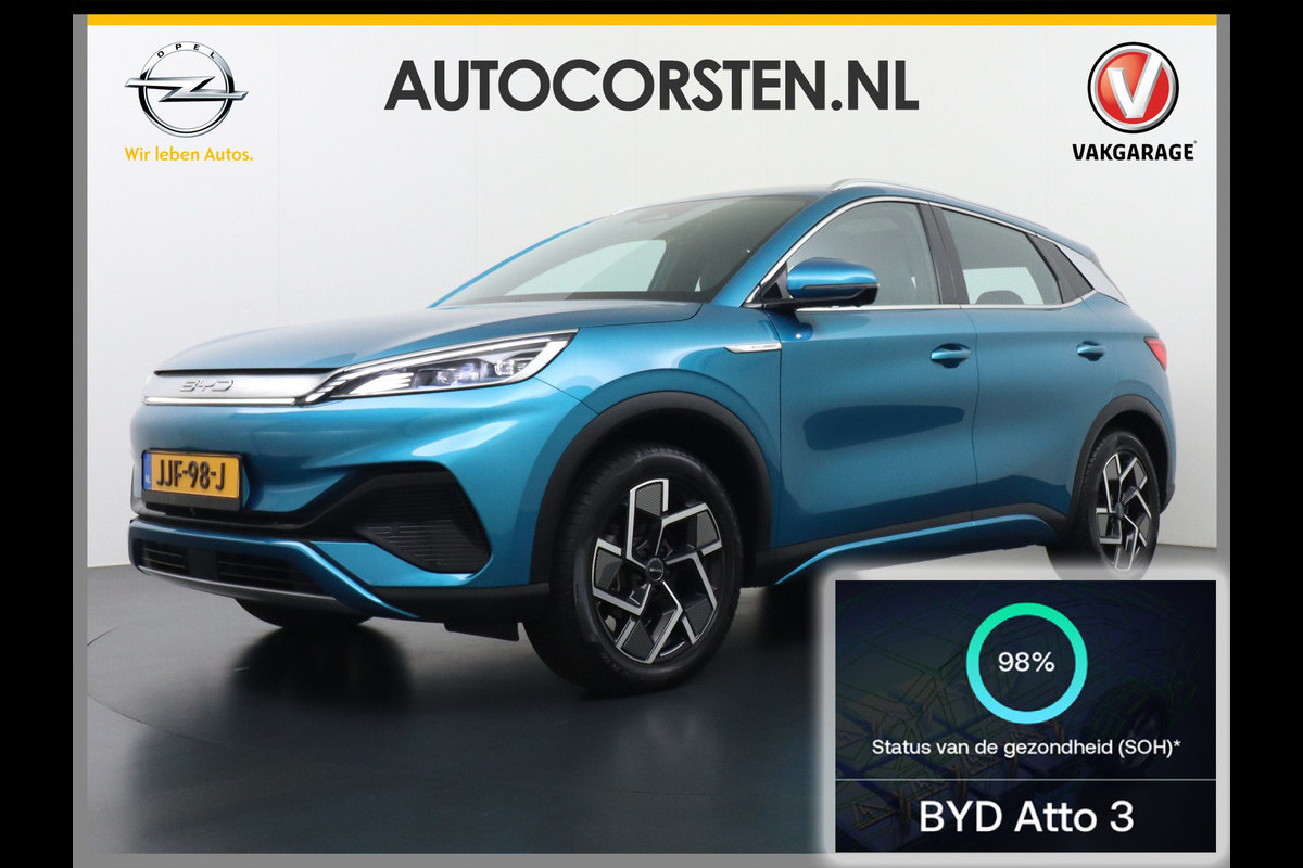 BYD ATTO 3 60kWh Design SOH 98% Panoramadak Leder+Elektr.Verst. Warmtepomp Adaptieve Cruise 360°Camera Apple Carplay Android Auto Elektr.Ac Verkeersbord detectie WiFi DAB Led Rijstrooksensor Keyless Smartphone Entry Fabrieksgarantie tot 12-12-2028/150.000km Garantie op de LFP Accu tot 12-12-2030/200.000km €44.000,- Nieuw!