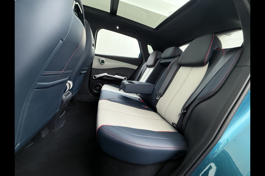 BYD ATTO 3 60kWh Design SOH 98% Panoramadak Leder+Elektr.Verst. Warmtepomp Adaptieve Cruise 360°Camera Apple Carplay Android Auto Elektr.Ac Verkeersbord detectie WiFi DAB Led Rijstrooksensor Keyless Smartphone Entry Fabrieksgarantie tot 12-12-2028/150.000km Garantie op de LFP Accu tot 12-12-2030/200.000km €44.000,- Nieuw! BYD ATTO 3 60kWh Design SOH 98% Panoramadak Leder+Elektr.Verst. Warmtepomp Adaptieve Cruise 360°Camera Apple Carplay Android Auto Elektr.Ac Verkeersbord detectie WiFi DAB Led Rijstrooksensor Keyless Smartphone Entry Fabrieksgarantie tot 12-12-2028/150.000km Garantie op de LFP Accu tot 12-12-2030/200.000km €44.000,- Nieuw!