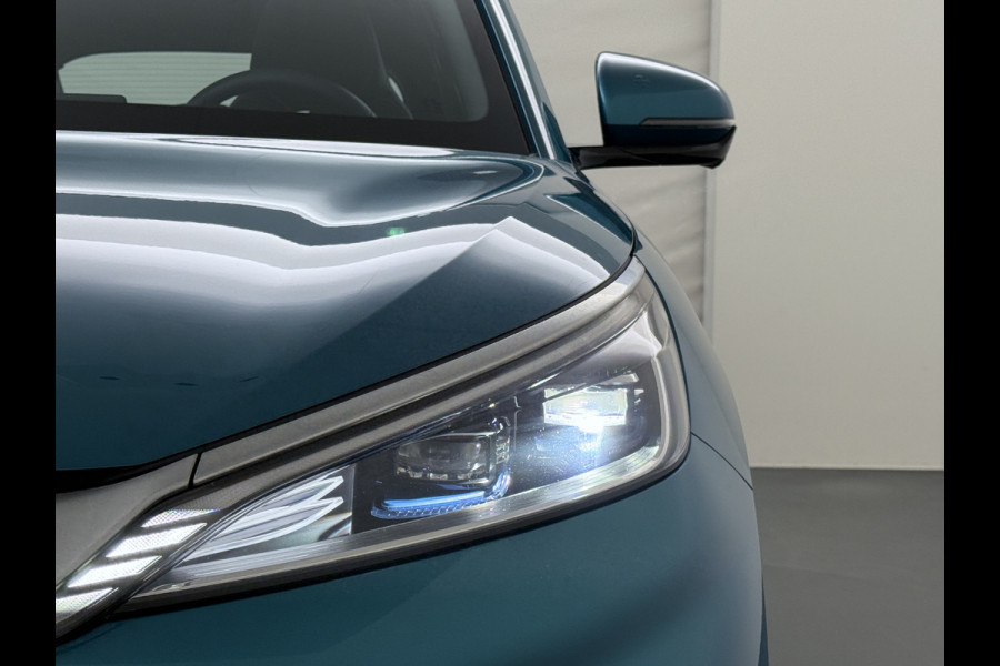 BYD ATTO 3 60kWh Design SOH 98% Panoramadak Leder+Elektr.Verst. Warmtepomp Adaptieve Cruise 360°Camera Apple Carplay Android Auto Elektr.Ac Verkeersbord detectie WiFi DAB Led Rijstrooksensor Keyless Smartphone Entry Fabrieksgarantie tot 12-12-2028/150.000km Garantie op de LFP Accu tot 12-12-2030/200.000km €44.000,- Nieuw! BYD ATTO 3 60kWh Design SOH 98% Panoramadak Leder+Elektr.Verst. Warmtepomp Adaptieve Cruise 360°Camera Apple Carplay Android Auto Elektr.Ac Verkeersbord detectie WiFi DAB Led Rijstrooksensor Keyless Smartphone Entry Fabrieksgarantie tot 12-12-2028/150.000km Garantie op de LFP Accu tot 12-12-2030/200.000km €44.000,- Nieuw!
