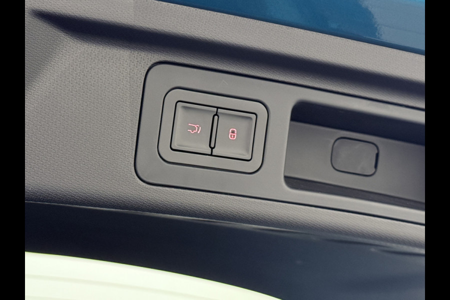 BYD ATTO 3 60kWh Design SOH 98% Panoramadak Leder+Elektr.Verst. Warmtepomp Adaptieve Cruise 360°Camera Apple Carplay Android Auto Elektr.Ac Verkeersbord detectie WiFi DAB Led Rijstrooksensor Keyless Smartphone Entry Fabrieksgarantie tot 12-12-2028/150.000km Garantie op de LFP Accu tot 12-12-2030/200.000km €44.000,- Nieuw! BYD ATTO 3 60kWh Design SOH 98% Panoramadak Leder+Elektr.Verst. Warmtepomp Adaptieve Cruise 360°Camera Apple Carplay Android Auto Elektr.Ac Verkeersbord detectie WiFi DAB Led Rijstrooksensor Keyless Smartphone Entry Fabrieksgarantie tot 12-12-2028/150.000km Garantie op de LFP Accu tot 12-12-2030/200.000km €44.000,- Nieuw!