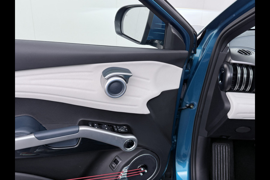 BYD ATTO 3 60kWh Design SOH 98% Panoramadak Leder+Elektr.Verst. Warmtepomp Adaptieve Cruise 360°Camera Apple Carplay Android Auto Elektr.Ac Verkeersbord detectie WiFi DAB Led Rijstrooksensor Keyless Smartphone Entry Fabrieksgarantie tot 12-12-2028/150.000km Garantie op de LFP Accu tot 12-12-2030/200.000km €44.000,- Nieuw! BYD ATTO 3 60kWh Design SOH 98% Panoramadak Leder+Elektr.Verst. Warmtepomp Adaptieve Cruise 360°Camera Apple Carplay Android Auto Elektr.Ac Verkeersbord detectie WiFi DAB Led Rijstrooksensor Keyless Smartphone Entry Fabrieksgarantie tot 12-12-2028/150.000km Garantie op de LFP Accu tot 12-12-2030/200.000km €44.000,- Nieuw!