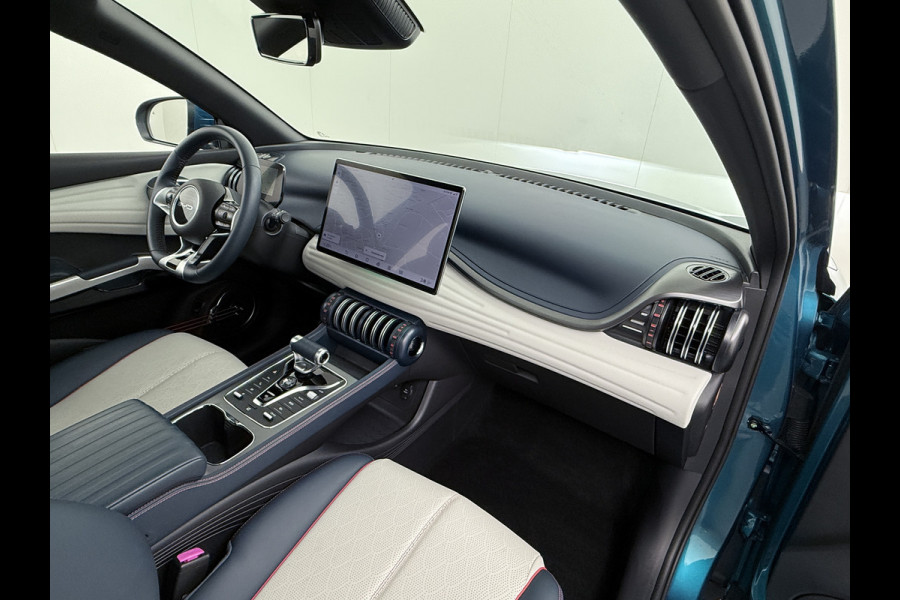 BYD ATTO 3 60kWh Design SOH 98% Panoramadak Leder+Elektr.Verst. Warmtepomp Adaptieve Cruise 360°Camera Apple Carplay Android Auto Elektr.Ac Verkeersbord detectie WiFi DAB Led Rijstrooksensor Keyless Smartphone Entry Fabrieksgarantie tot 12-12-2028/150.000km Garantie op de LFP Accu tot 12-12-2030/200.000km €44.000,- Nieuw! BYD ATTO 3 60kWh Design SOH 98% Panoramadak Leder+Elektr.Verst. Warmtepomp Adaptieve Cruise 360°Camera Apple Carplay Android Auto Elektr.Ac Verkeersbord detectie WiFi DAB Led Rijstrooksensor Keyless Smartphone Entry Fabrieksgarantie tot 12-12-2028/150.000km Garantie op de LFP Accu tot 12-12-2030/200.000km €44.000,- Nieuw!