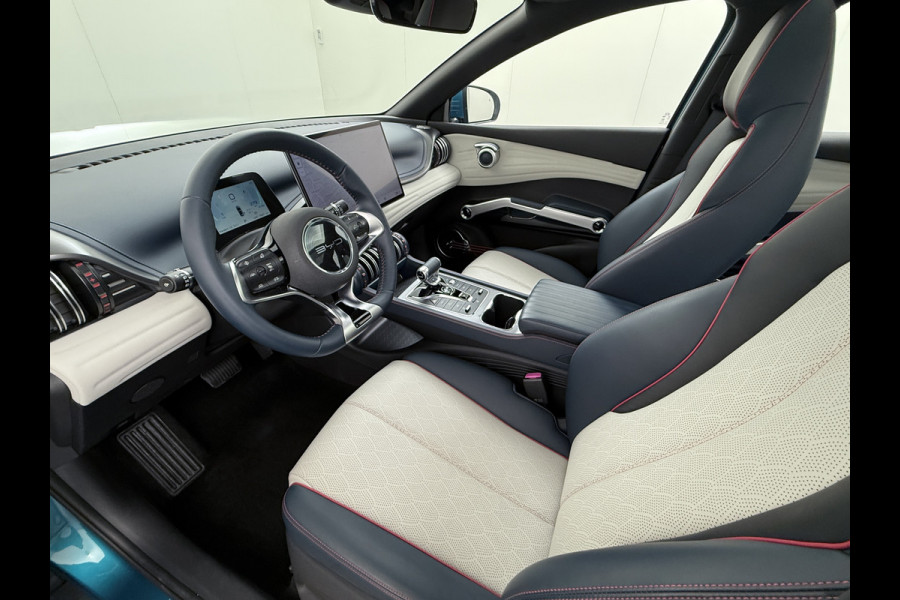 BYD ATTO 3 60kWh Design SOH 98% Panoramadak Leder+Elektr.Verst. Warmtepomp Adaptieve Cruise 360°Camera Apple Carplay Android Auto Elektr.Ac Verkeersbord detectie WiFi DAB Led Rijstrooksensor Keyless Smartphone Entry Fabrieksgarantie tot 12-12-2028/150.000km Garantie op de LFP Accu tot 12-12-2030/200.000km €44.000,- Nieuw! BYD ATTO 3 60kWh Design SOH 98% Panoramadak Leder+Elektr.Verst. Warmtepomp Adaptieve Cruise 360°Camera Apple Carplay Android Auto Elektr.Ac Verkeersbord detectie WiFi DAB Led Rijstrooksensor Keyless Smartphone Entry Fabrieksgarantie tot 12-12-2028/150.000km Garantie op de LFP Accu tot 12-12-2030/200.000km €44.000,- Nieuw!