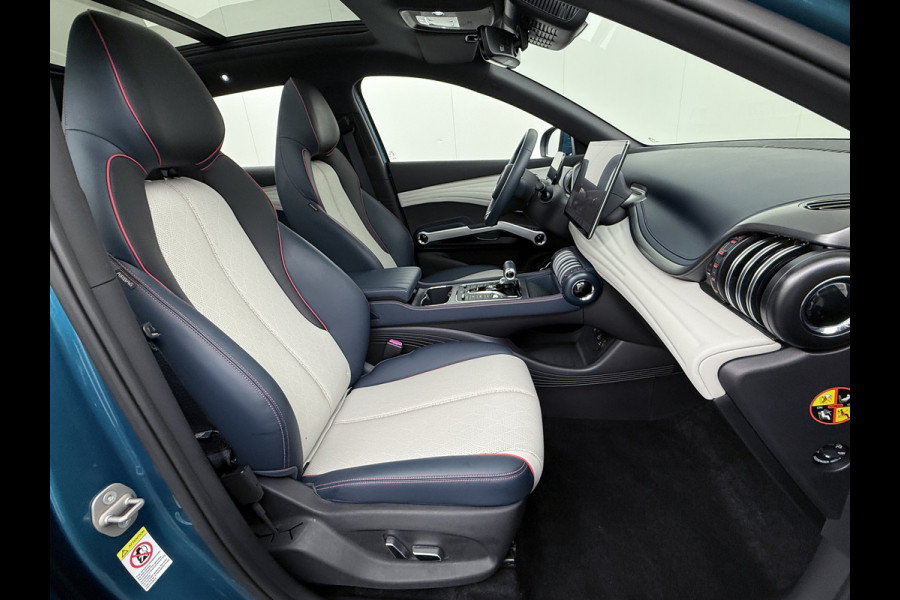 BYD ATTO 3 60kWh Design SOH 98% Panoramadak Leder+Elektr.Verst. Warmtepomp Adaptieve Cruise 360°Camera Apple Carplay Android Auto Elektr.Ac Verkeersbord detectie WiFi DAB Led Rijstrooksensor Keyless Smartphone Entry Fabrieksgarantie tot 12-12-2028/150.000km Garantie op de LFP Accu tot 12-12-2030/200.000km €44.000,- Nieuw! BYD ATTO 3 60kWh Design SOH 98% Panoramadak Leder+Elektr.Verst. Warmtepomp Adaptieve Cruise 360°Camera Apple Carplay Android Auto Elektr.Ac Verkeersbord detectie WiFi DAB Led Rijstrooksensor Keyless Smartphone Entry Fabrieksgarantie tot 12-12-2028/150.000km Garantie op de LFP Accu tot 12-12-2030/200.000km €44.000,- Nieuw!