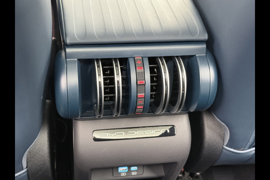 BYD ATTO 3 60kWh Design SOH 98% Panoramadak Leder+Elektr.Verst. Warmtepomp Adaptieve Cruise 360°Camera Apple Carplay Android Auto Elektr.Ac Verkeersbord detectie WiFi DAB Led Rijstrooksensor Keyless Smartphone Entry Fabrieksgarantie tot 12-12-2028/150.000km Garantie op de LFP Accu tot 12-12-2030/200.000km €44.000,- Nieuw! BYD ATTO 3 60kWh Design SOH 98% Panoramadak Leder+Elektr.Verst. Warmtepomp Adaptieve Cruise 360°Camera Apple Carplay Android Auto Elektr.Ac Verkeersbord detectie WiFi DAB Led Rijstrooksensor Keyless Smartphone Entry Fabrieksgarantie tot 12-12-2028/150.000km Garantie op de LFP Accu tot 12-12-2030/200.000km €44.000,- Nieuw!