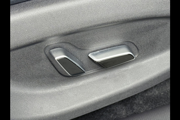BYD ATTO 3 60kWh Design SOH 98% Panoramadak Leder+Elektr.Verst. Warmtepomp Adaptieve Cruise 360°Camera Apple Carplay Android Auto Elektr.Ac Verkeersbord detectie WiFi DAB Led Rijstrooksensor Keyless Smartphone Entry Fabrieksgarantie tot 12-12-2028/150.000km Garantie op de LFP Accu tot 12-12-2030/200.000km €44.000,- Nieuw! BYD ATTO 3 60kWh Design SOH 98% Panoramadak Leder+Elektr.Verst. Warmtepomp Adaptieve Cruise 360°Camera Apple Carplay Android Auto Elektr.Ac Verkeersbord detectie WiFi DAB Led Rijstrooksensor Keyless Smartphone Entry Fabrieksgarantie tot 12-12-2028/150.000km Garantie op de LFP Accu tot 12-12-2030/200.000km €44.000,- Nieuw!