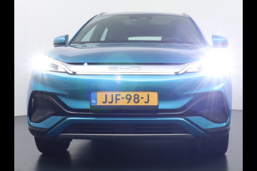 BYD ATTO 3 60kWh Design SOH 98% Panoramadak Leder+Elektr.Verst. Warmtepomp Adaptieve Cruise 360°Camera Apple Carplay Android Auto Elektr.Ac Verkeersbord detectie WiFi DAB Led Rijstrooksensor Keyless Smartphone Entry Fabrieksgarantie tot 12-12-2028/150.000km Garantie op de LFP Accu tot 12-12-2030/200.000km €44.000,- Nieuw! BYD ATTO 3 60kWh Design SOH 98% Panoramadak Leder+Elektr.Verst. Warmtepomp Adaptieve Cruise 360°Camera Apple Carplay Android Auto Elektr.Ac Verkeersbord detectie WiFi DAB Led Rijstrooksensor Keyless Smartphone Entry Fabrieksgarantie tot 12-12-2028/150.000km Garantie op de LFP Accu tot 12-12-2030/200.000km €44.000,- Nieuw!