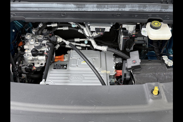 BYD ATTO 3 60kWh Design SOH 98% Panoramadak Leder+Elektr.Verst. Warmtepomp Adaptieve Cruise 360°Camera Apple Carplay Android Auto Elektr.Ac Verkeersbord detectie WiFi DAB Led Rijstrooksensor Keyless Smartphone Entry Fabrieksgarantie tot 12-12-2028/150.000km Garantie op de LFP Accu tot 12-12-2030/200.000km €44.000,- Nieuw! BYD ATTO 3 60kWh Design SOH 98% Panoramadak Leder+Elektr.Verst. Warmtepomp Adaptieve Cruise 360°Camera Apple Carplay Android Auto Elektr.Ac Verkeersbord detectie WiFi DAB Led Rijstrooksensor Keyless Smartphone Entry Fabrieksgarantie tot 12-12-2028/150.000km Garantie op de LFP Accu tot 12-12-2030/200.000km €44.000,- Nieuw!