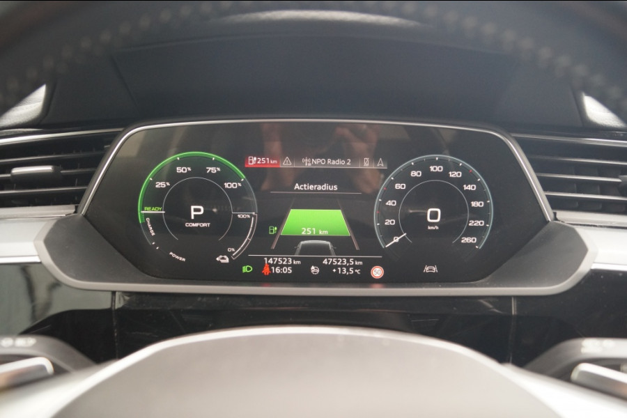 Audi e-tron 50 Quattro 71kWh Business Edition Plus -PANO-LEER-ECC- Audi e-tron 50 Quattro 71kWh Business Edition Plus -PANO-LEER-ECC-