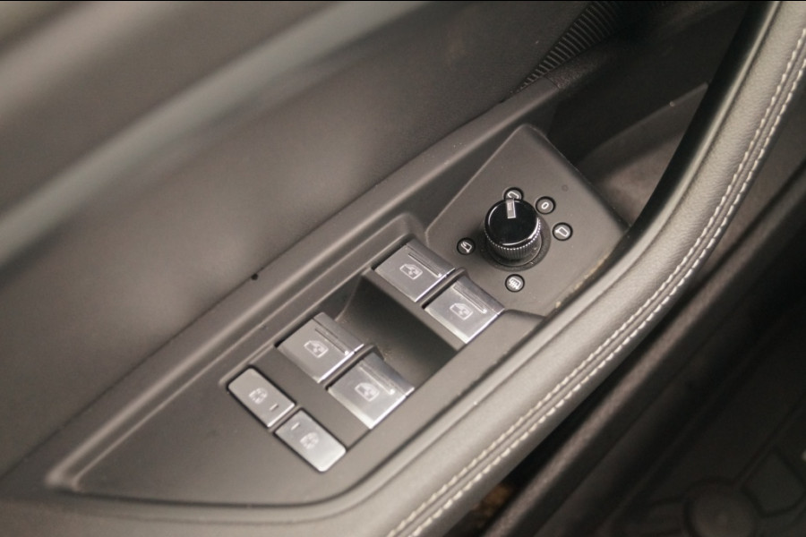 Audi e-tron 50 Quattro 71kWh Business Edition Plus -PANO-LEER-ECC- Audi e-tron 50 Quattro 71kWh Business Edition Plus -PANO-LEER-ECC-