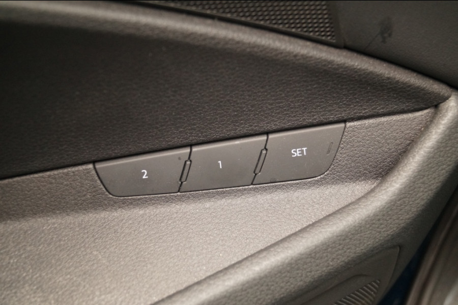 Audi e-tron 50 Quattro 71kWh Business Edition Plus -PANO-LEER-ECC- Audi e-tron 50 Quattro 71kWh Business Edition Plus -PANO-LEER-ECC-