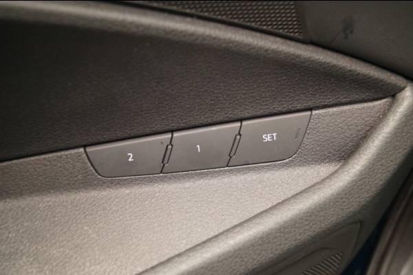 Audi e-tron 50 Quattro 71kWh Business Edition Plus -PANO-LEER-ECC- Audi e-tron 50 Quattro 71kWh Business Edition Plus -PANO-LEER-ECC-