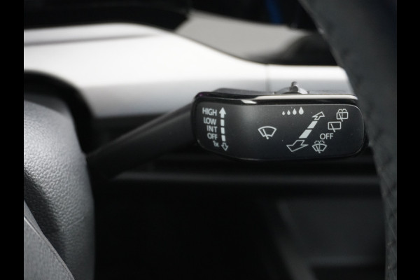 Volkswagen Golf T111PK 5Drs Apple Carplay Android Auto Adap.Cruise Navi* Ecc Pdc Virtual Cockpit Life Led Lmv 17" Privacy Glas Bluetooth Keyless Origineel Nederlandse Auto