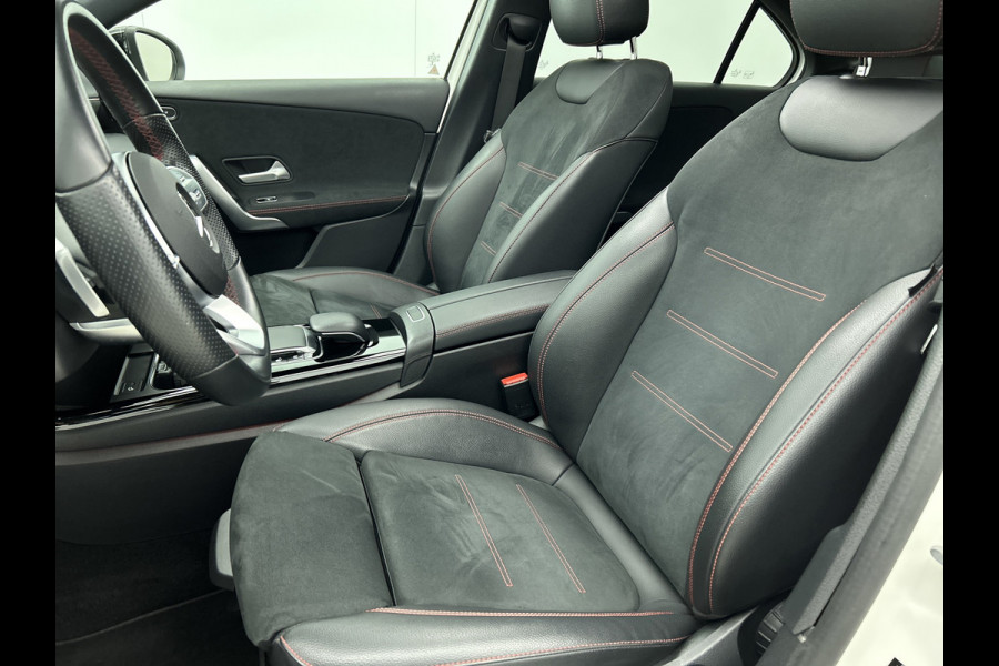 Mercedes-Benz A-Klasse 250 Premium Plus AMG-Line (Dealer OnderH, Panorama, Sfeerverlichting, Camera, StoelV, PDC V+A, Etc)